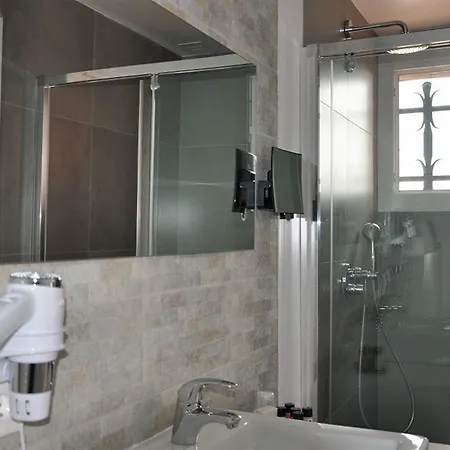 De La Vierge Noire 3* Sainte-Maxime