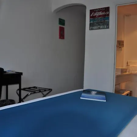 De La Vierge Noire Hotel