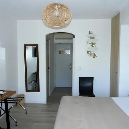 Hotel De La Vierge Noire 3*