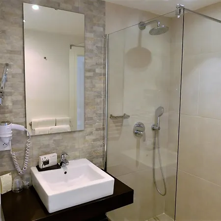 De La Vierge Noire سانت ماكسيم