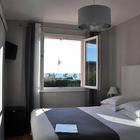 De La Vierge Noire سانت ماكسيم