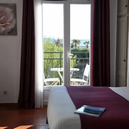 De La Vierge Noire 3* سانت ماكسيم