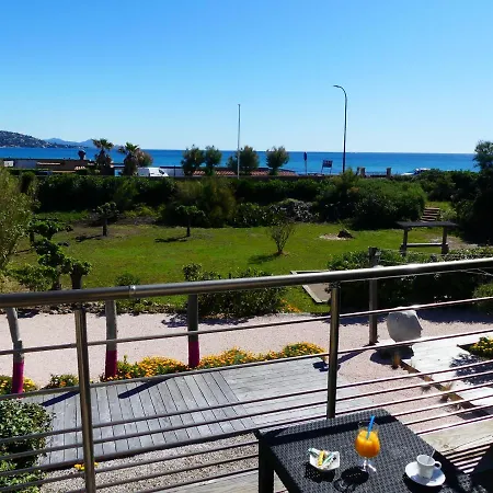 De La Vierge Noire 3* سانت ماكسيم