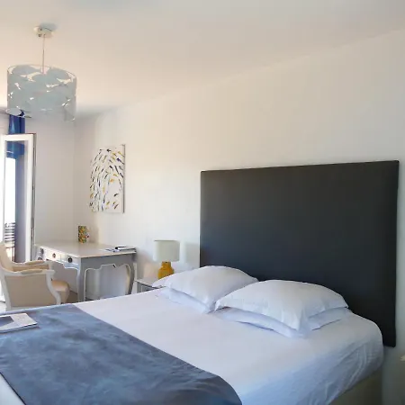 De La Vierge Noire فندق سانت ماكسيم