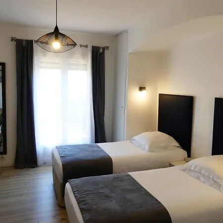 De La Vierge Noire سانت ماكسيم